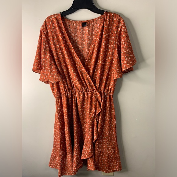 Dresses & Skirts - Women’s Large orange floral wrap-style front flutter sleeves ruffled dress